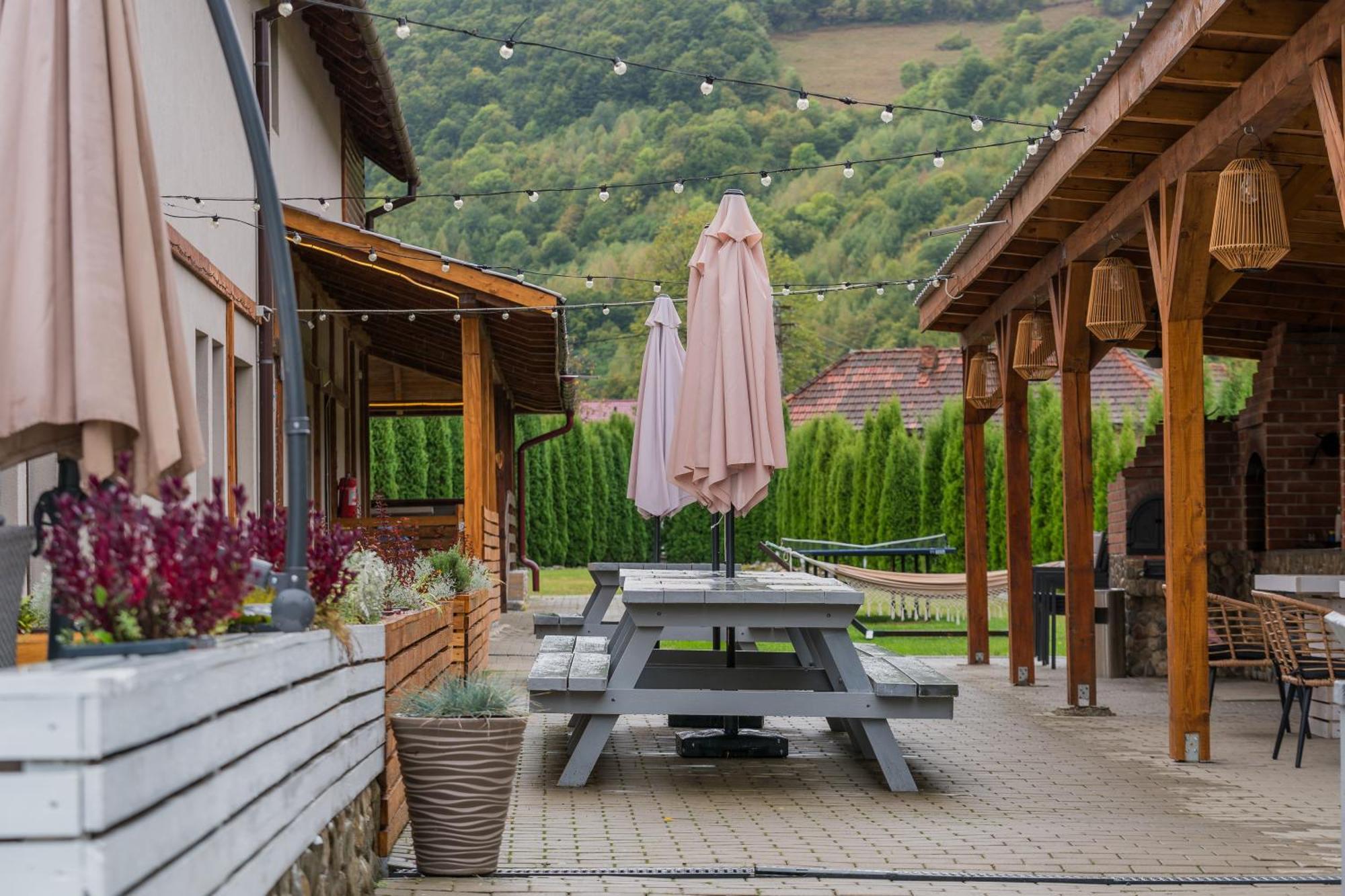 Montana 219 Hotel Valea Draganului Luaran gambar